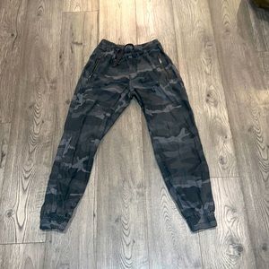 Aritzia TNA camo pants